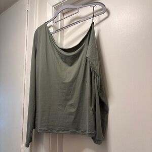 Wilfred / Aritzia off the shoulder top - size XL